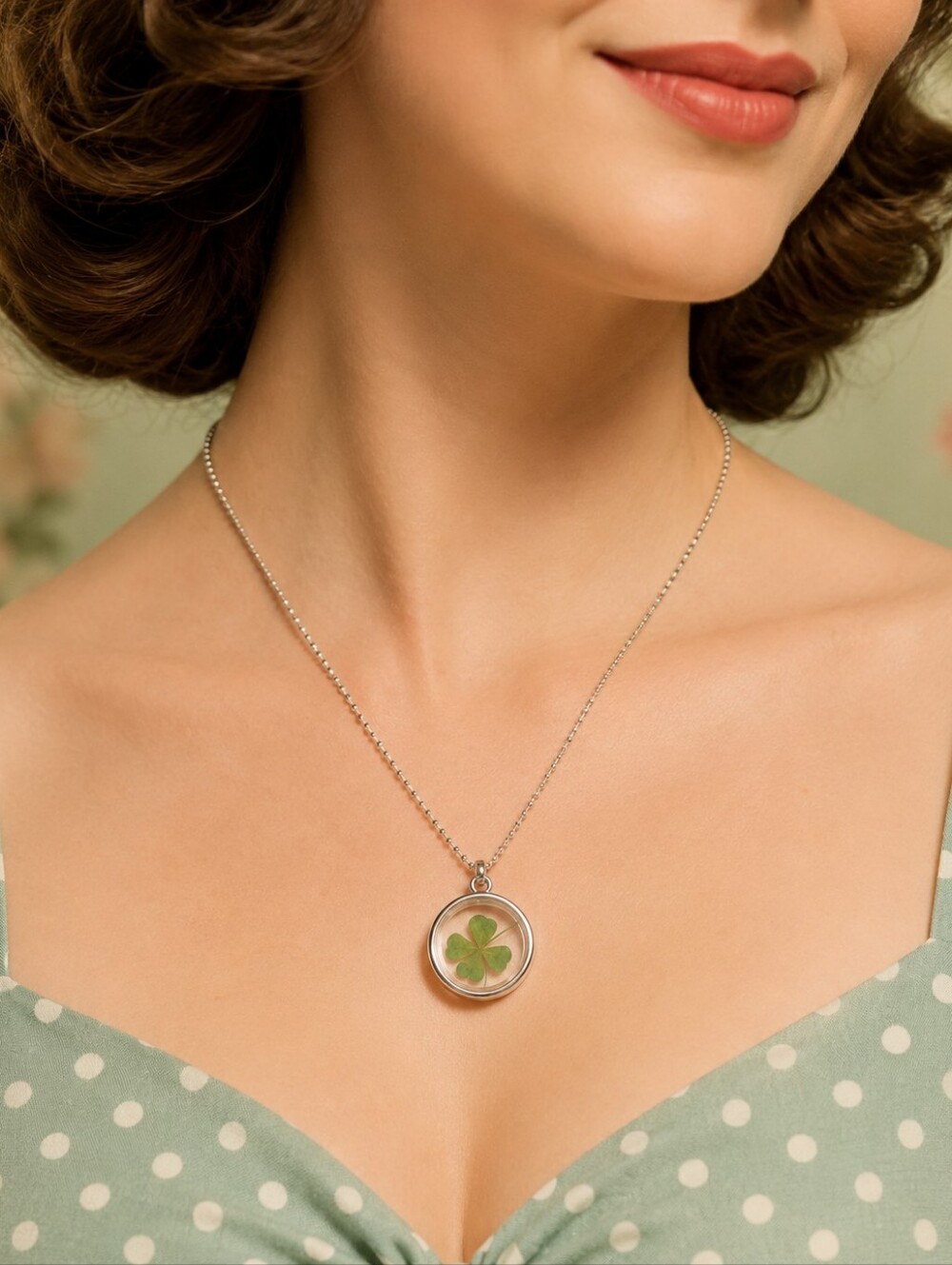 MODCLOTH LADY LUCK CLOVER NECKLACE
